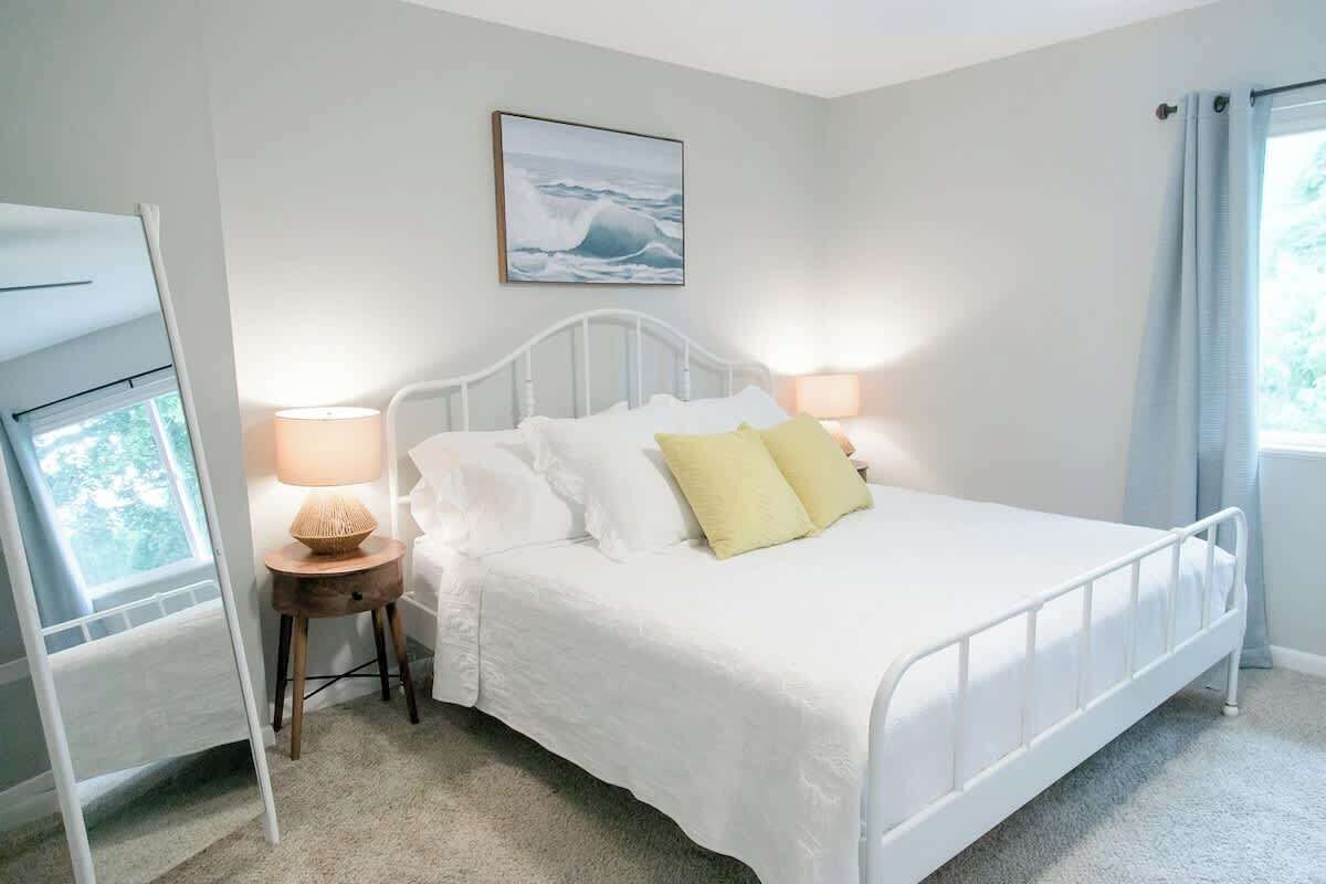 2 bedrooms, iron/ironing board