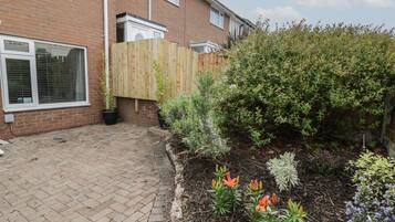 Cottage | Property grounds