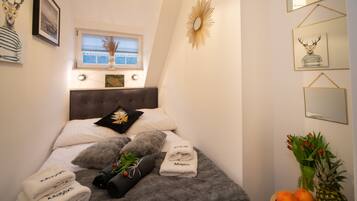 Comfort Apartment | 1 bedroom, blackout curtains, iron/ironing board, free WiFi