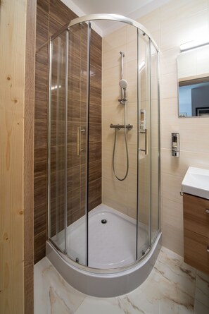 Elite-Apartment, 1 Schlafzimmer | Badezimmer | Handtücher