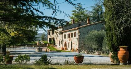 Villa Ghirlanda beautiful villa casale with p/pool in Chiantishire