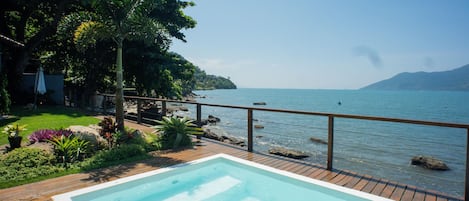 Villa | Outdoor spa tub