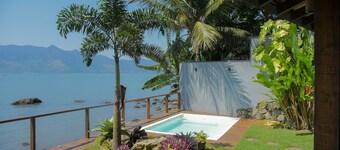 Casa pé na areia com piscina | São Sebastião