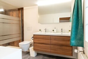 Shower, towels