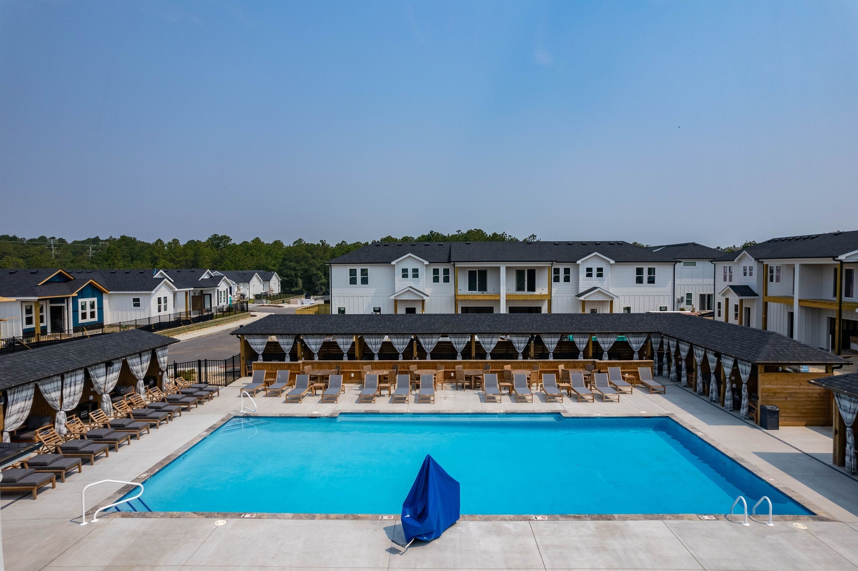 Walk to the beach, Dogs ok! Huge SW community Pool -Close to all!