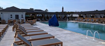 Admiral's Abode - Fully Loaded! Walk to the beach, Dogs ok!, Huge SW Pool!