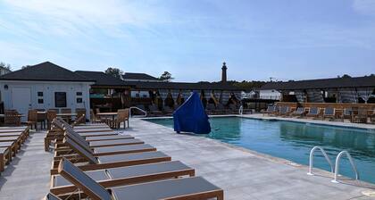 Admiral's Abode - Fully Loaded! Walk to the beach, Dogs ok!, Huge SW Pool!