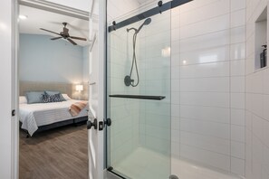 2 bedrooms, iron/ironing board, travel cot, free WiFi