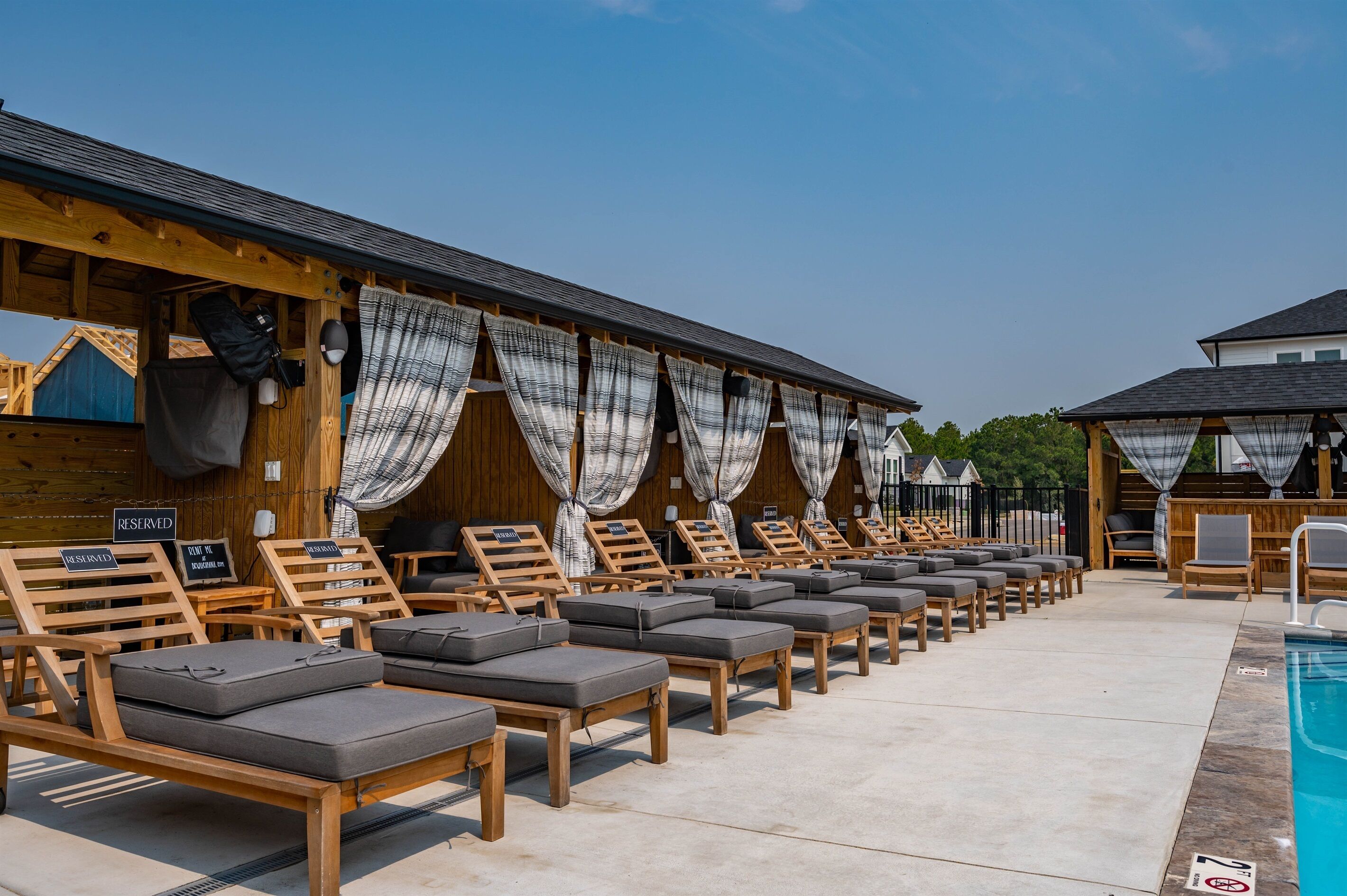 Een verwarmd zwembad