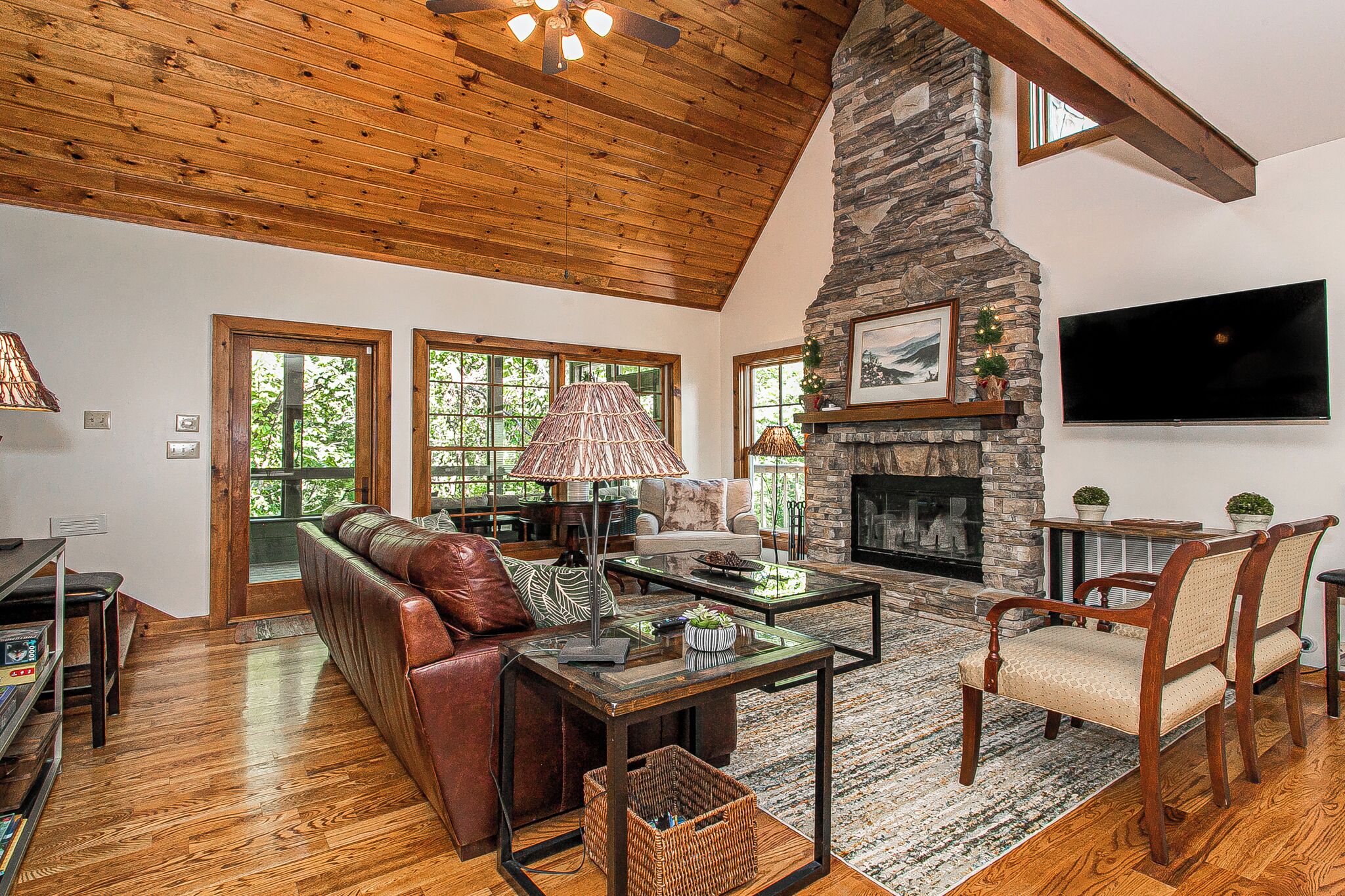 Smart-TV, peis, bøker og printere