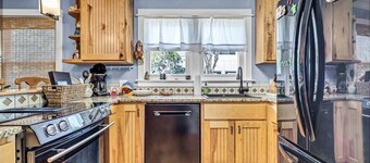 Cheerful Cottage - Beach Retreat - Near the Boardwalk
