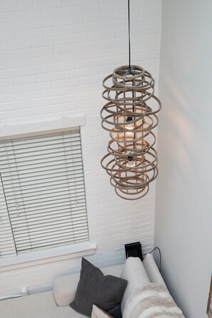 Interior - Chic Downtown Loft - Parking - Central New (Wilmington)