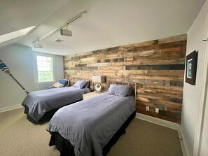 3 bedrooms, iron/ironing board, Internet, bed sheets