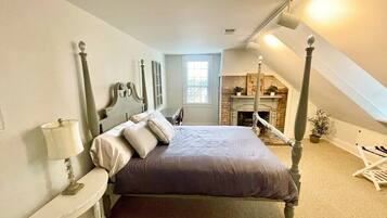 3 bedrooms, iron/ironing board, internet, bed sheets