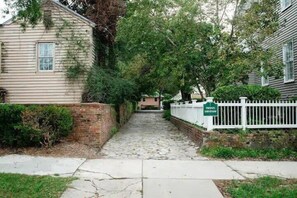 Property grounds - The Pilot's Lounge - Downtown (Wilmington)