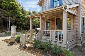Terrace/patio - Seabrook's Cypress & Sand, dog-friendly! (Pacific Beach)