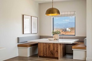 Dining - A Bit of Paradise: Desert Color Lagoon + Beaches (St George)