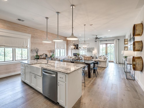 Residence Club Unit 6 in Carlton Landing