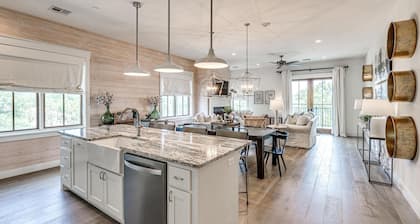 Residence Club Unit 6 in Carlton Landing