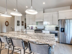 Fridge, coffee/tea maker, toaster, cookware/dishes/utensils - Residence Club Unit 6 in Carlton Landing (Carlton Landing)