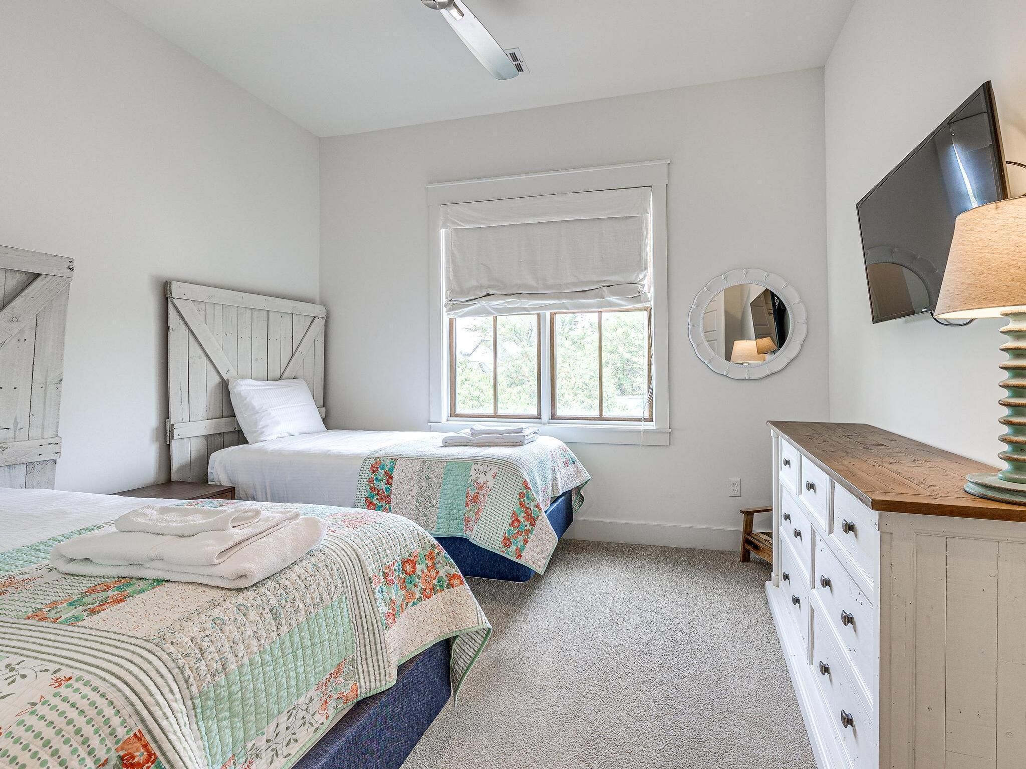 4 bedrooms, iron/ironing board, Internet, bed sheets