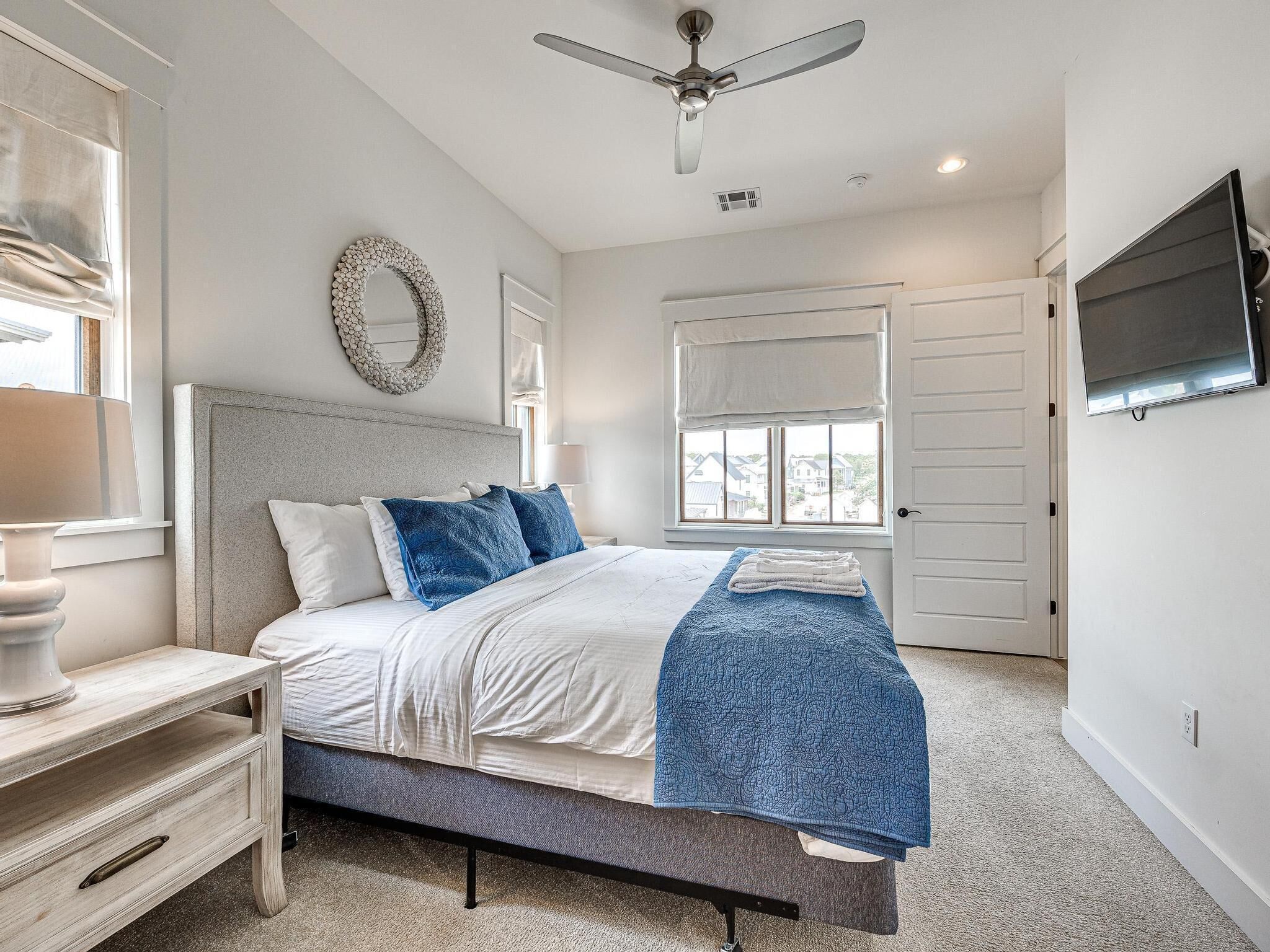 3 bedrooms, iron/ironing board, WiFi, bed sheets