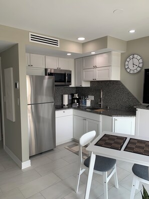 Fridge, microwave, stovetop, coffee/tea maker - Awesome- Beach Views from bed- 2 min. walk to beach (Myrtle Beach)