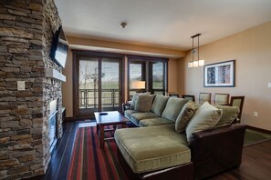 Télévision, cheminée