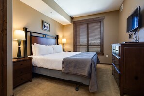 2 bedrooms, iron/ironing board, WiFi, bed sheets - TH4122 | Private Gondola | Amazing Amenities | Winter Shuttle (Steamboat Springs)