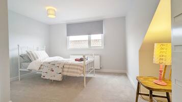 3 bedrooms, iron/ironing board, free WiFi, bed sheets