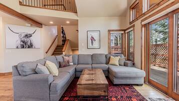 Televisión y chimenea