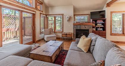 Mountain Escape at Paloverde – Spacious 4-Bedroom Retreat with Private Hot Tub!