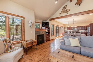 Télévision, cheminée