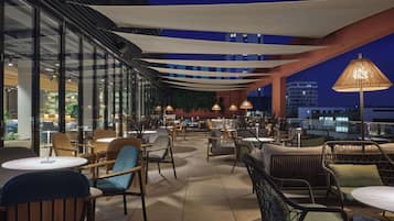 2 μπαρ/lounge