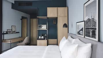 Quarto premium, para não fumantes | Roupas de cama antialérgicas, cofres nos quartos, escrivaninha