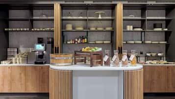 Café da manhã com buffet todos os dias (EUR 17 por pessoa)