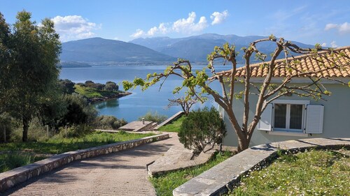  Παραθαλάσσια εξοχική κατοικία στο Sparto
 Seaside cottage in Sparto west greece