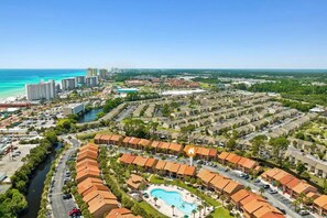 A resort with a pool, beach access, and a view of the ocean. - Paradise Pointe 137–5 Min to Beach–Sleeps 6 (Panama City Beach)