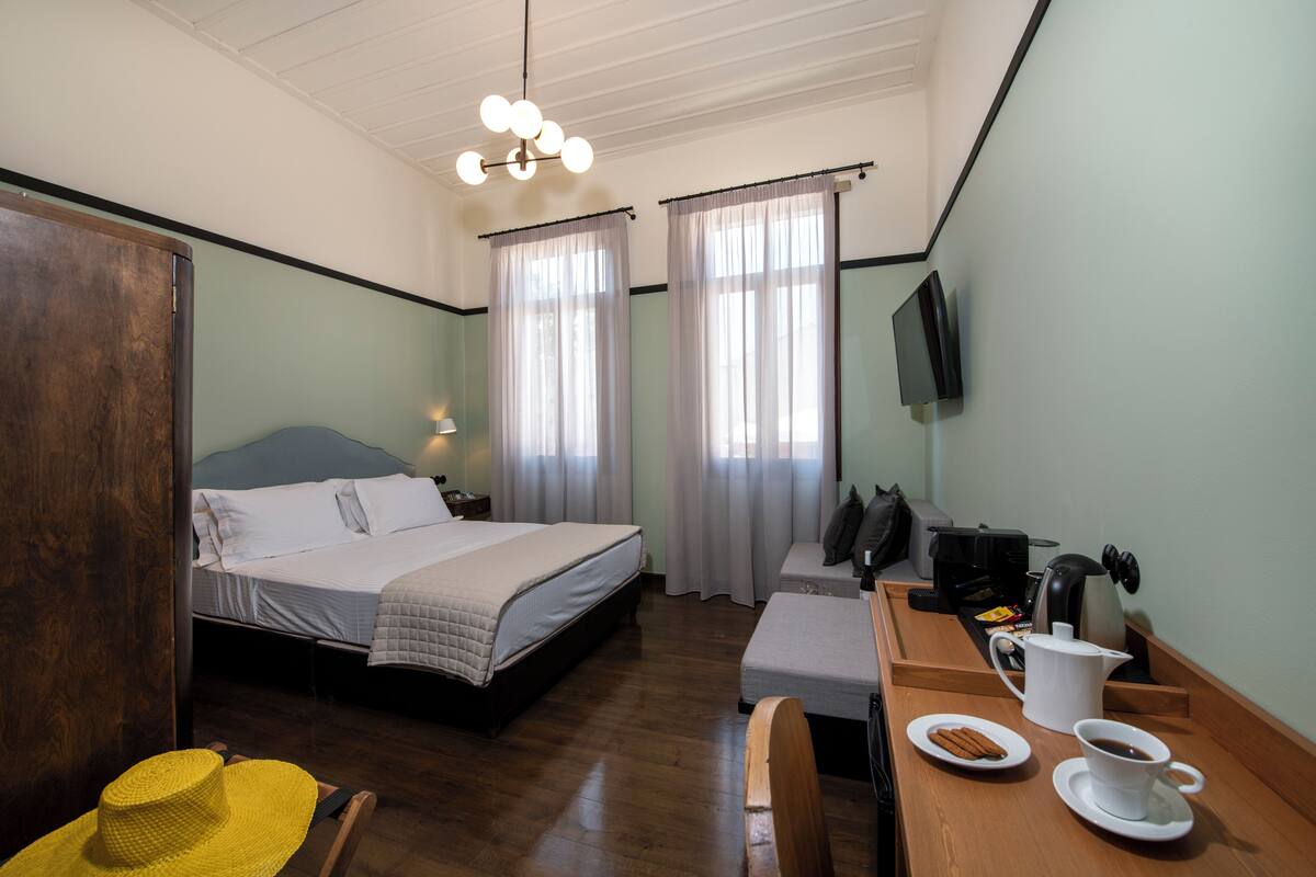 Deluxe Suite w Old Town View