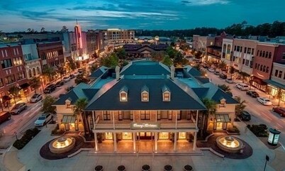 Music inspired Modern stay in The Woodlands.