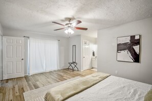 3 bedrooms, travel cot, WiFi, bed sheets