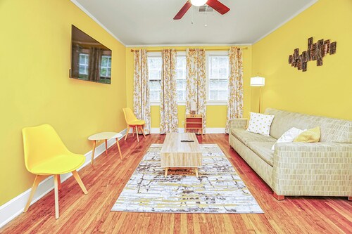 Charming 4 Person Apt in Walkable, Green Area