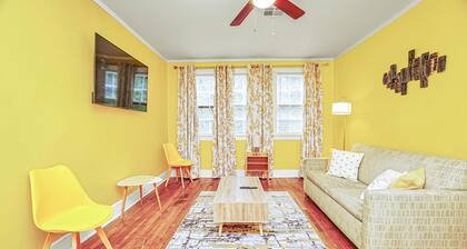 Charming 4 Person Apt in Walkable, Green Area