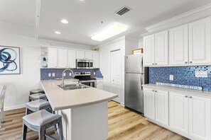 Lavastoviglie, tavolo da pranzo