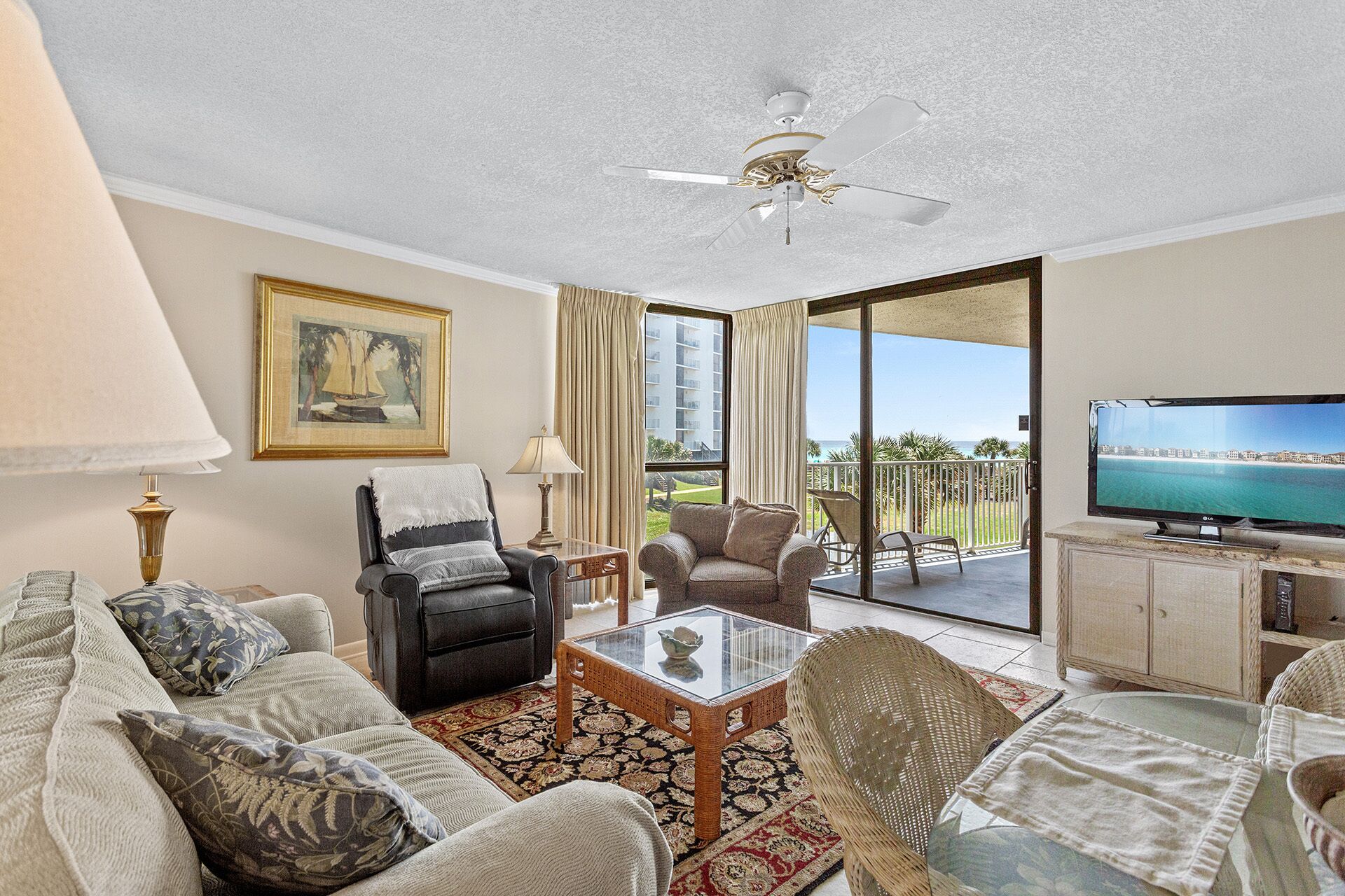 Mainsail 216 - Ground-Level Gulf-Front Condo, Pool, Hot Tub, Free Beach Service!