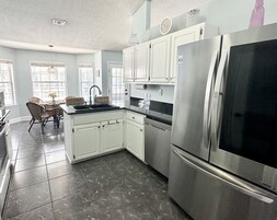 House, 4 Bedrooms | Private kitchen | Fridge, oven, coffee/tea maker, toaster