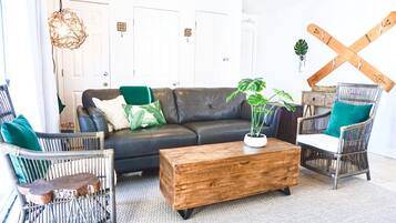 Condo, 2 phòng ngủ | Khu phòng khách