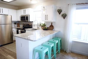 Private kitchen - Emerald Hideaway 2 Bedroom Condo by RedAwning (Navarre)