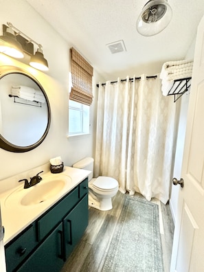 Condo, 2 chambres | Salle de bain | Serviettes fournies