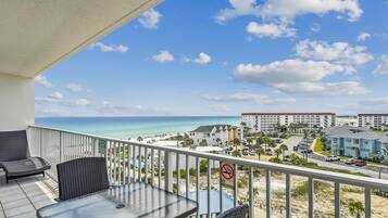 Condo, 2 Bedrooms | Property grounds